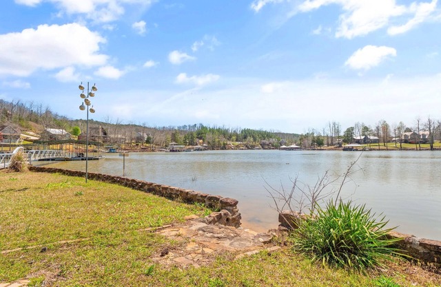 Roost: 5 BR, 5.5 BA in Double Springs, Sleeps 20