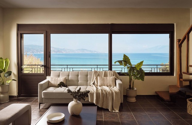 "ROSA" Sea Front Villa Maisonette