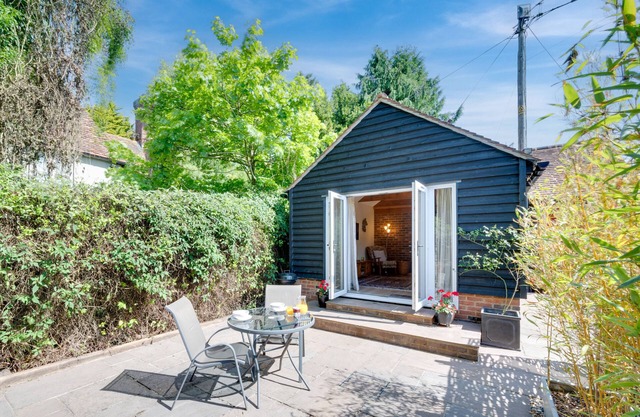 Rose Cottage - One Bedroom House, Sleeps 2