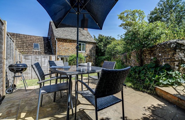 Rose Cottage | Adderbury Holiday Let | 2 Beds & Sleeps 3