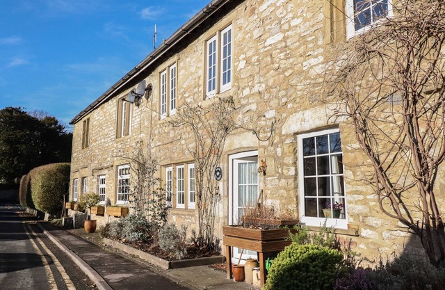 ROSE COTTAGE, character holiday cottage in Giggleswick