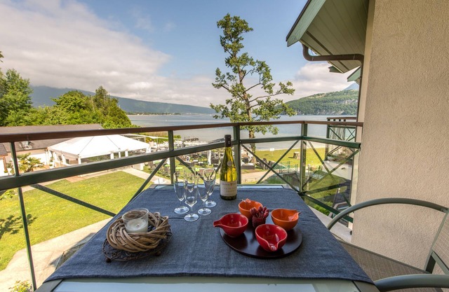 Roseaux du lac 207 - Duplex avec balcon et superbe vue sur le lac