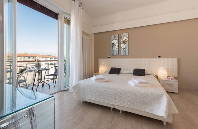 Rosella Apartment ,central -modern, with view !