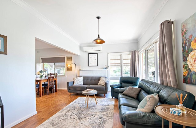 Rosewood Cottage - Stroll to Central, Cosy Escape