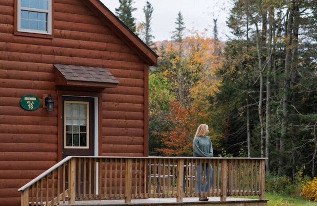 Rosewood Villa: New Log Cabin Getaway