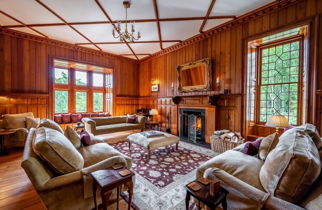 Ross-shire Hall - Seven Bedroom Villa, Sleeps 14