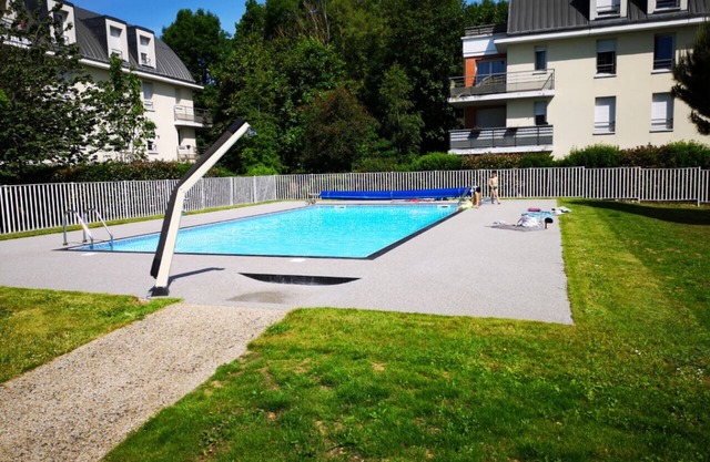 ROUEN apartment with swimming pool parking in secure residence.
