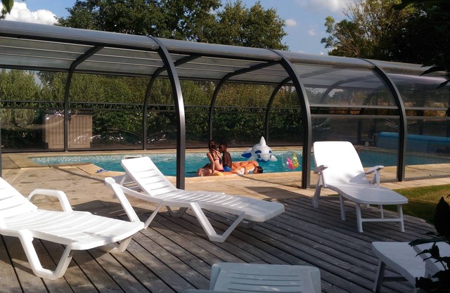 Roulotte la Loge des Clowns & heated pool