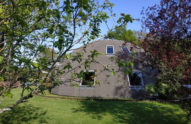 Round house 220 m2, large garden, 10 mn from Vannes