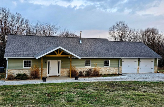 Route 66 Turnback Creek Hunting Lodge. Secluded acreage, handicap accessible.