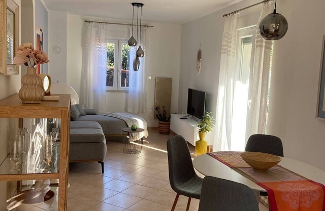 Rovinj - Borik, beautiful apartment Lea for 2-4 persons with garden - 5 min. from the beach