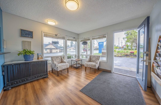 Royal Gateway Motel By OYO