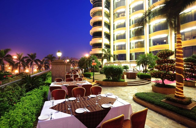 Royal Marina Plaza