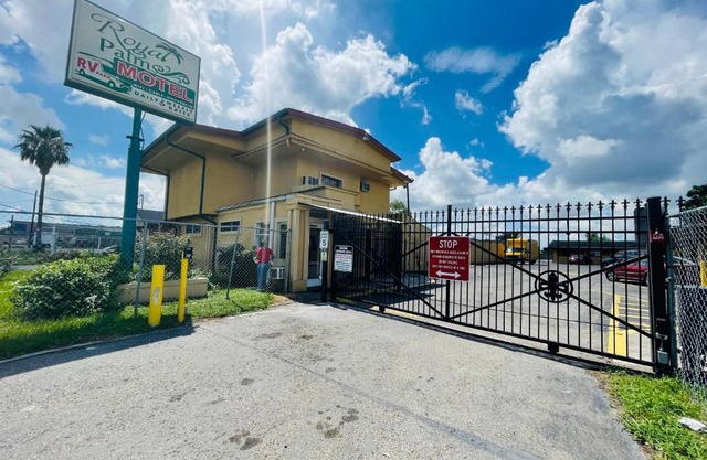 Royal Palms Motel & RV Park