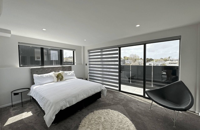 Royal Residency - 3BR Luxury Apartment