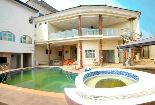 Royal Signature Suites and Apartments