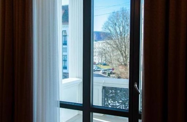 Roze Center Apartments