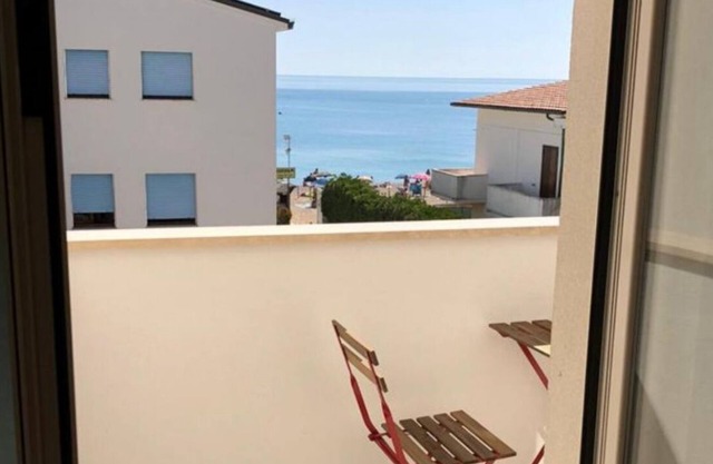 RS304 - Marcelli, new beachfront bilo with beach included