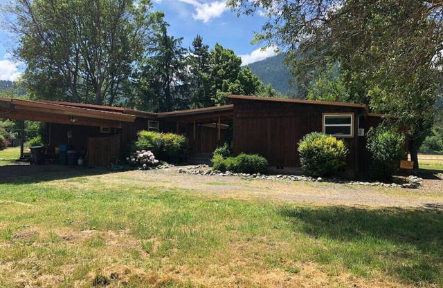 Ruch Refuge Hot Mineral Baths