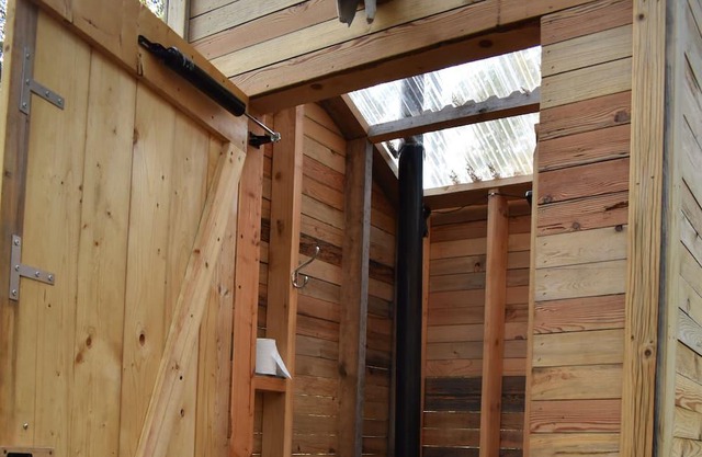 RUGER RIDGE A Tiny Cabin, Off Grid In The Woods