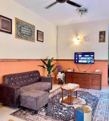 Rumah Tamu by Perdana Hōmes