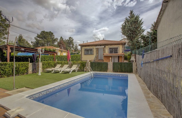 Rural house Higueras, with swimming pool and barbecue. (Suitable for pets).