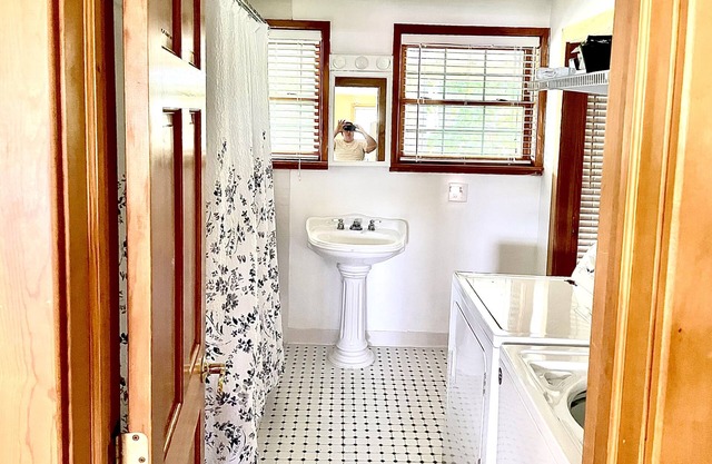 Rural 4 bedroom stay!