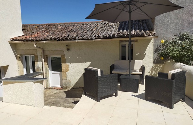 Rural Cottage with garden on the border of the Deux-Sevres and Vendee