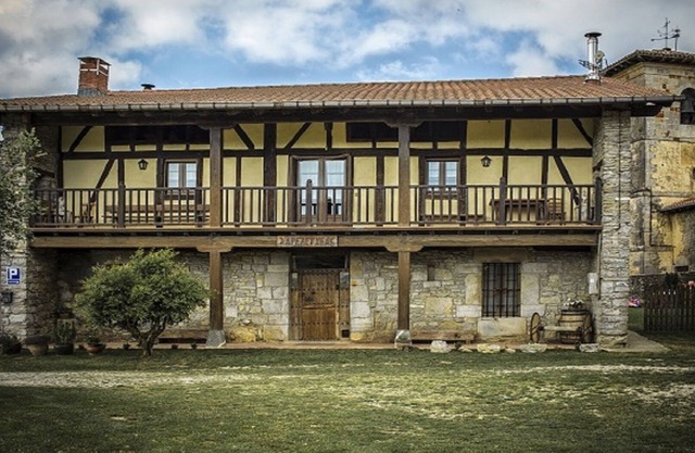 Rural House APEZETXEA Landetxea, Arruitz (Larraun) between 8 to 33 people.