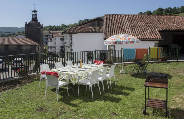 RURAL HOUSE IN SIERRA DE ARALAR, 4O KM FROM SAN SEBASTIAN-30 PAMPLONA 12 PEOPLE