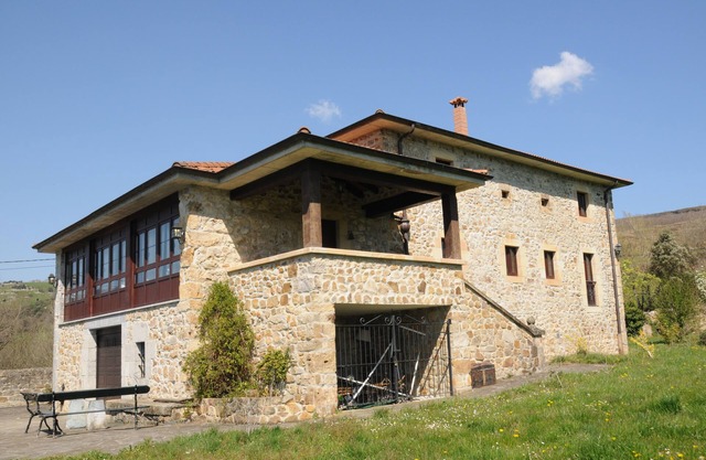 Rural house in the Valley of Soba, Santander, Cantabria, wonderful views.