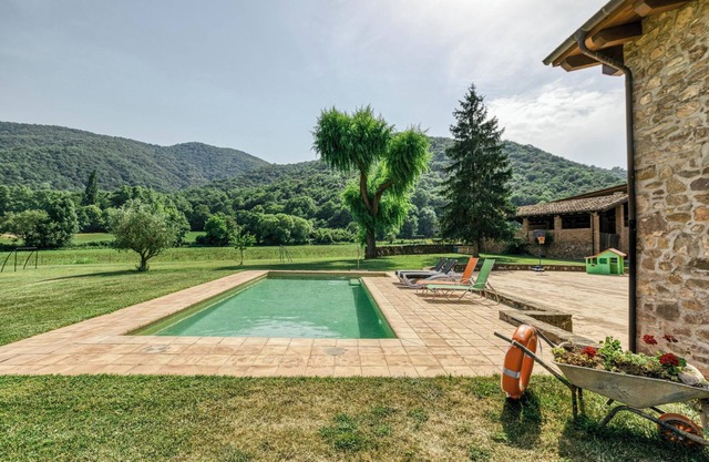 Rural House Mas Plantalech with Pool, Garden & Wi-Fi
