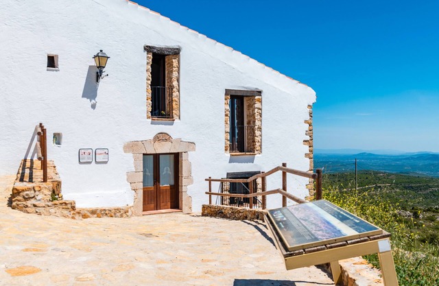 Rural House 'Rosa de los Vientos' with Sea Views, Private Terrace and Wi-Fi