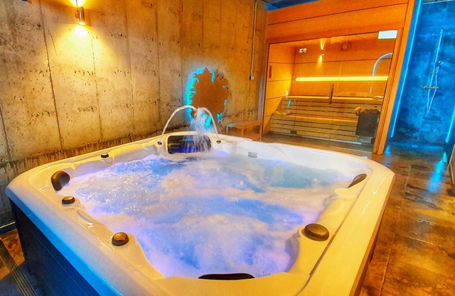 Rural house with Pool, Spa and Sauna. Charming accommodation, to disconnect
