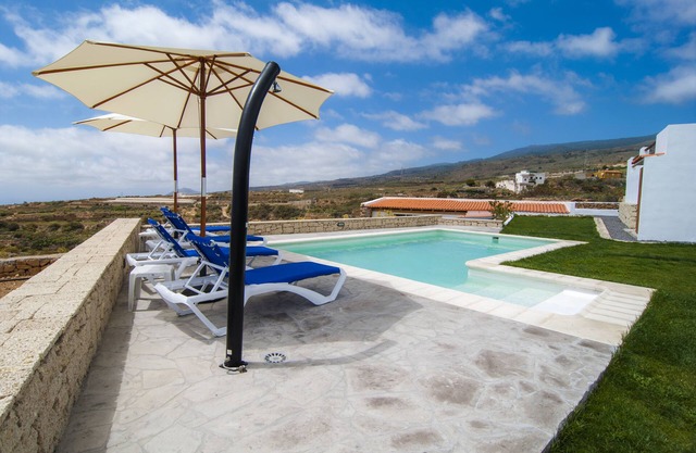 Rural House with Pool with wonderful views