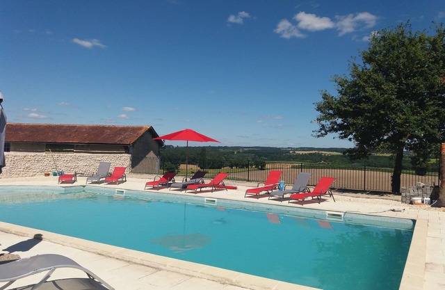 Rural retreat surrounded by vines , sleeping 19, with large exclusive pool