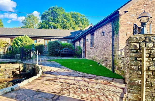 RURAL stone barn with Log Burner, tranquil setting