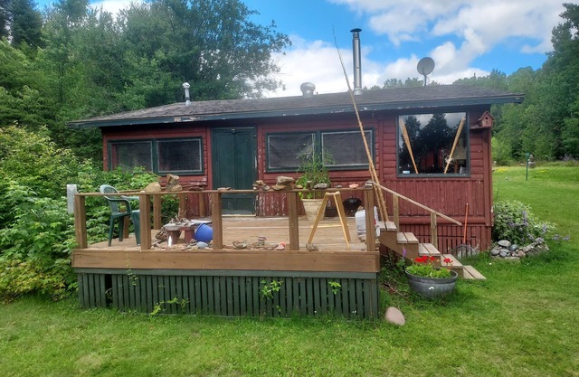 Rustic 2-bedroom secluded cabin on Devil Track Lake - minutes from Grand Marais