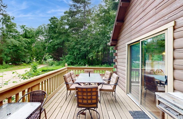 Rustic 2-story cabin near Saco River w/views & firepit