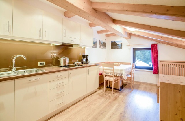 Rustic Apartment near Ski Areas with Wi-Fi, Garden and Terrace