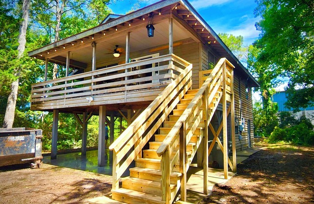 Rustic Beach Lodge, Treehouse Vibes, Half a Mile to the Ocean!
