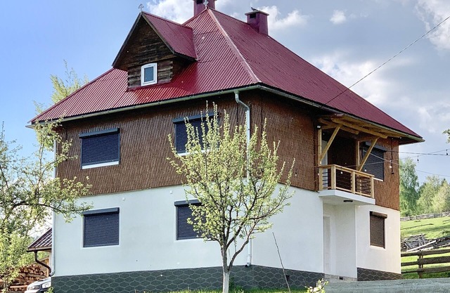 Rustic & cozy 5 bedroom Cabin - in the heart of Apuseni Mountains