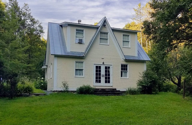 Rustic dog-friendly home near Woodstock & skiing with views of Barnard Brook