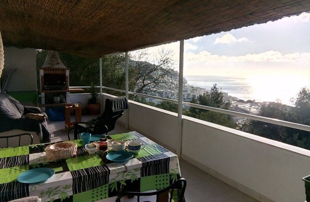 Rustic house, sea view, 6 people, terrace with barbecue.