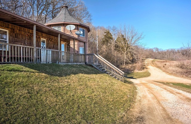 Rustic Iowa Cabin: 10 Mi to Maquoketa Caves
