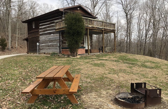 Rustic Log Cabin next to the Hoosier National Forest in the Ohio River Valley