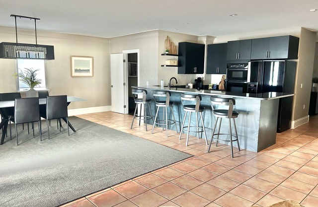 Rustic Modern secluded home minutes from Billings shopping and restaurants