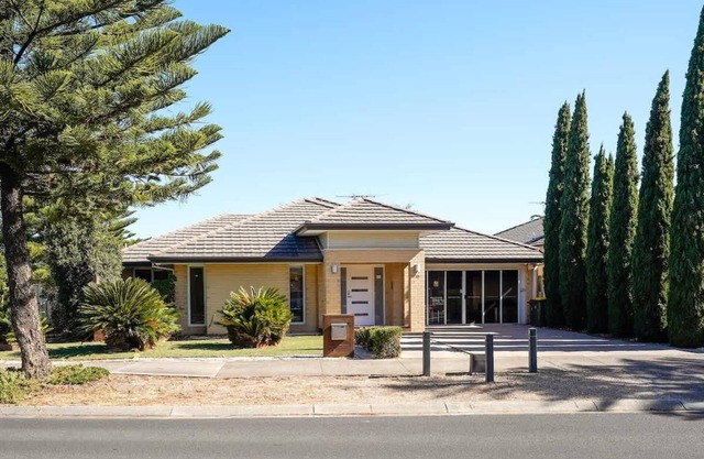 Rustic Point Cook Family Home near Sanctuary Lakes