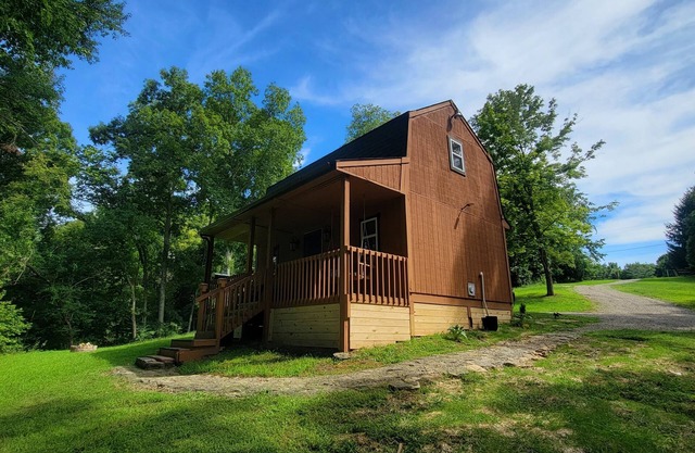 Rustic Private Cabin on 30 acres w/Loft/Firepit/Secluded/Trails