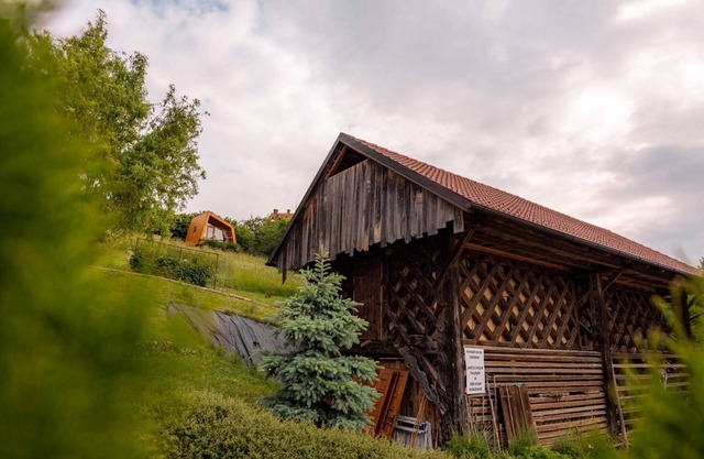 Rustic Refuge Glamping with Hot-Tub and Sauna - Two Bedroom Apartment with Terrace